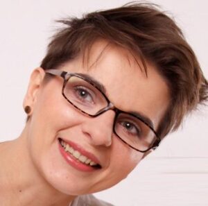 Magdalena Torłop -psychoterapeuta systemowy, pracuje z dziećmi i młodzieżą